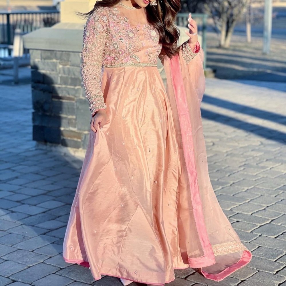 Elegant Pink Embellished Wedding Dress
